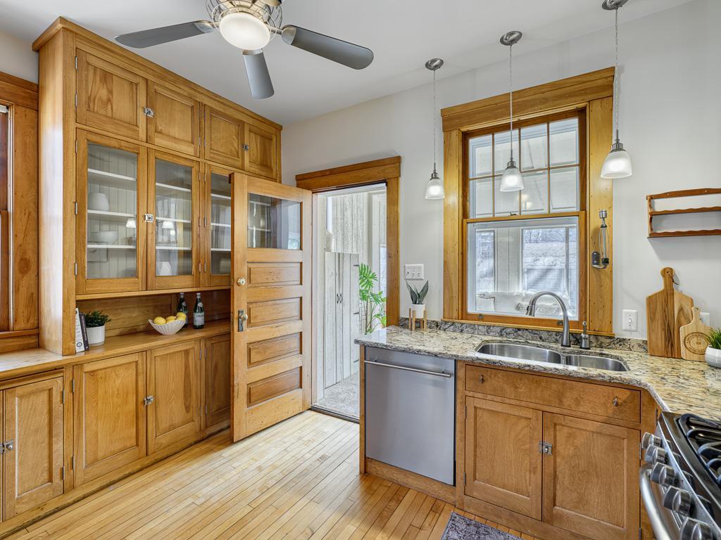 10 - Kitchen has Subzero, Asko and GE Profile appliances