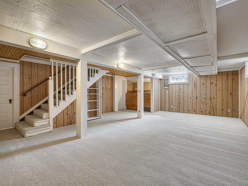 32 - Family Room.jpg