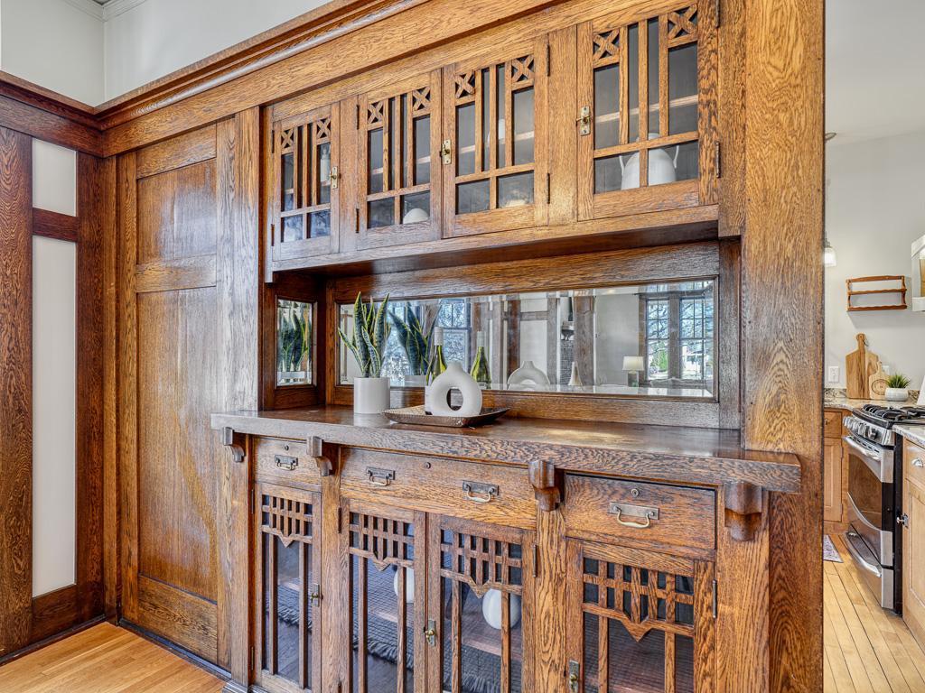 9 - Dining Room Detail.jpg