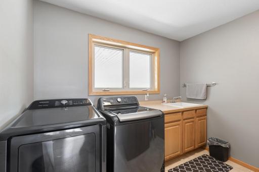 1021 Prairie Ridge Lane, Lester Prairie, MN 55354