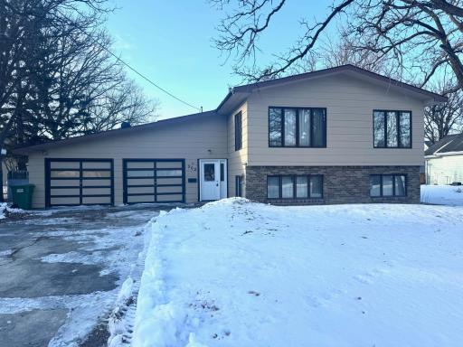 302 5th Street SE, Roseau, MN 56751