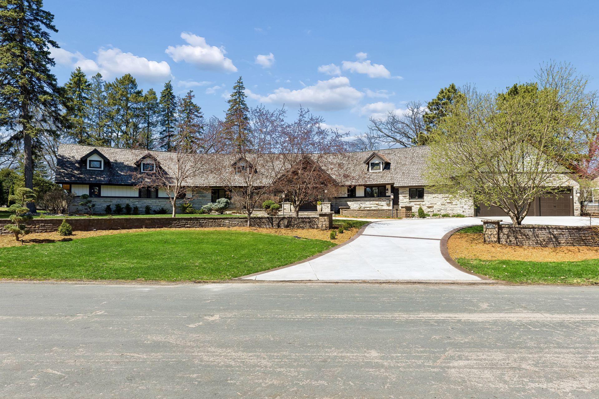 An Expansive Walkout Rambler Along the Minnehaha Creek
