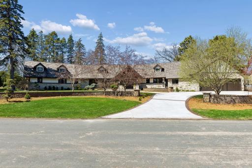 An Expansive Walkout Rambler Along the Minnehaha Creek