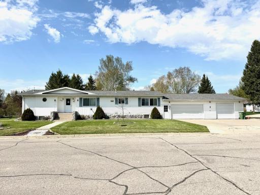 103 8th Street SW, Roseau, MN 56751