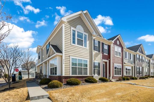 End Unit townhome with windows on 3/4 sides