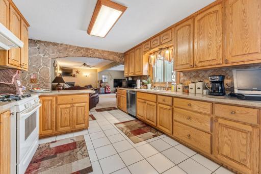 244 Edgeview Drive, Rollingstone, MN 55969