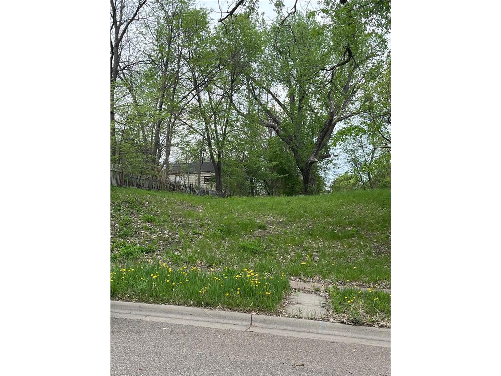 137 Sims Ave