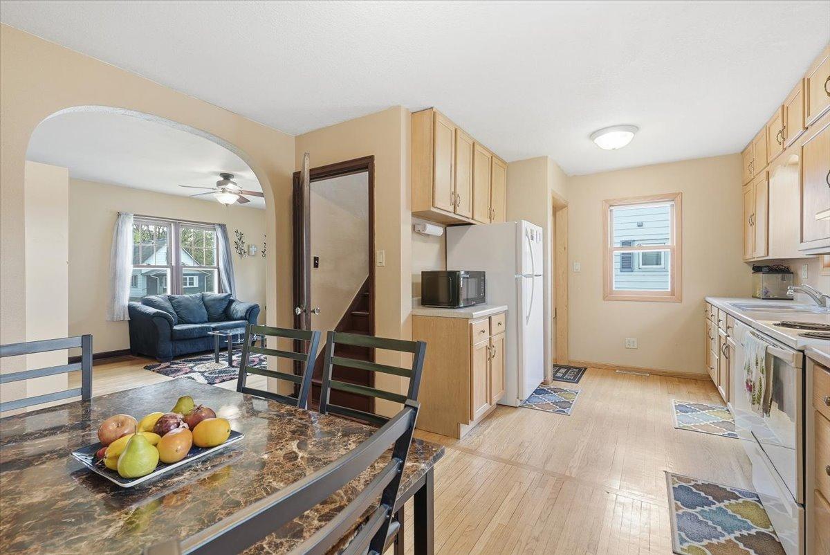 Dining Area & Kitchen