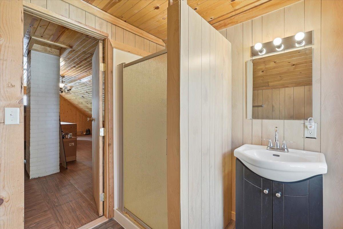 2nd Floor Bathroom