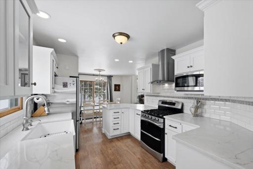 Gorgeous kitchen with quartz countertops!