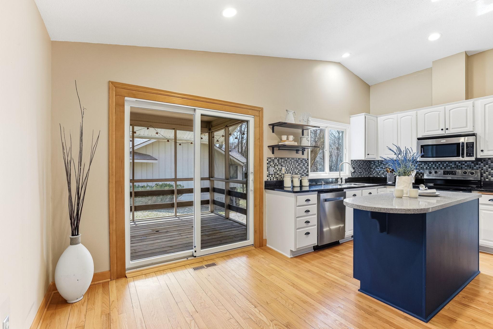 Access to screened in porch