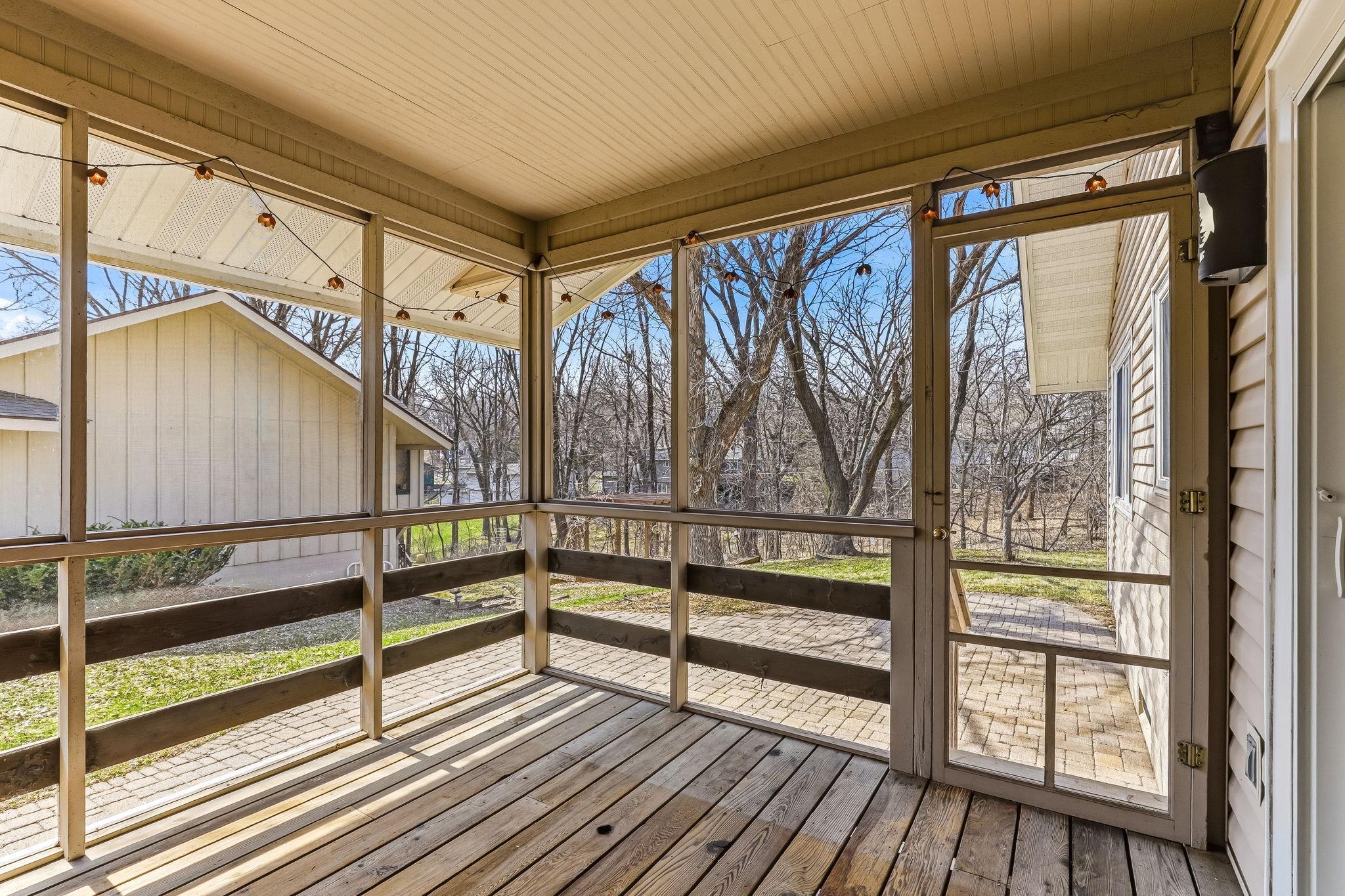 Well maintained Screened Porch