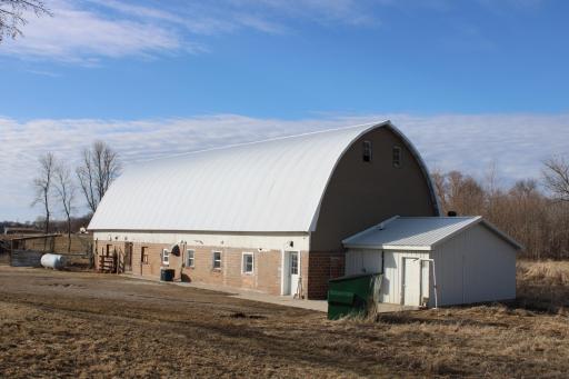 Commercial Barn with sanitary rooms