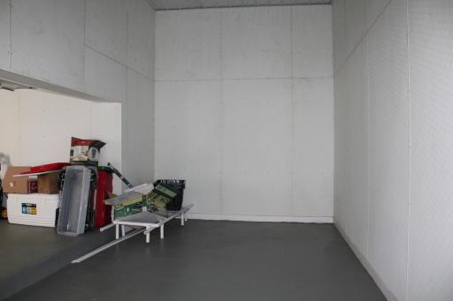 Large 19Lx10Wx12H Cold Room/Barn