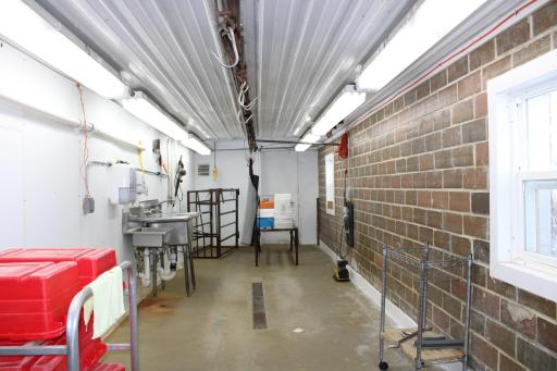 Slaughtering Room / Comm. Barn