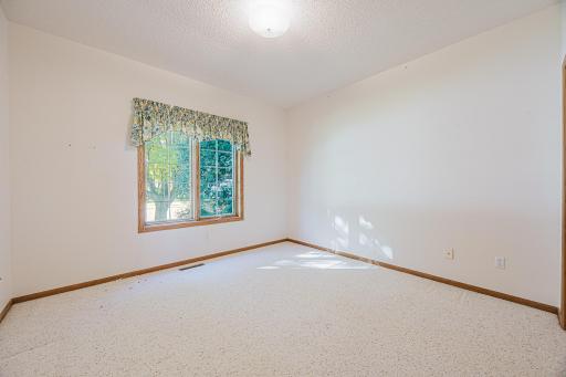 302 Fairway Drive, Casselton, ND 58012