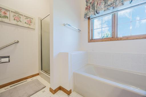 302 Fairway Drive, Casselton, ND 58012