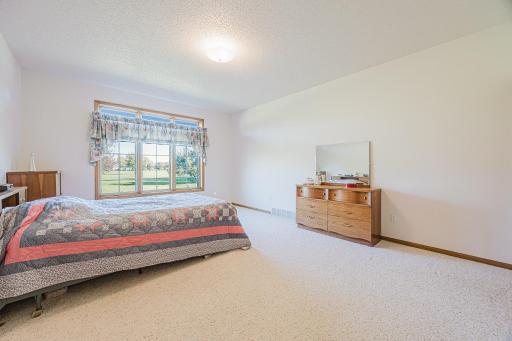 302 Fairway Drive, Casselton, ND 58012