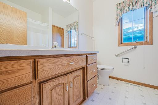 302 Fairway Drive, Casselton, ND 58012