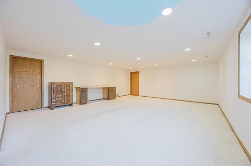 302 Fairway Drive, Casselton, ND 58012