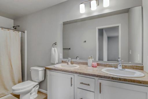 1161 ALBERT Court W, West Fargo, ND 58078