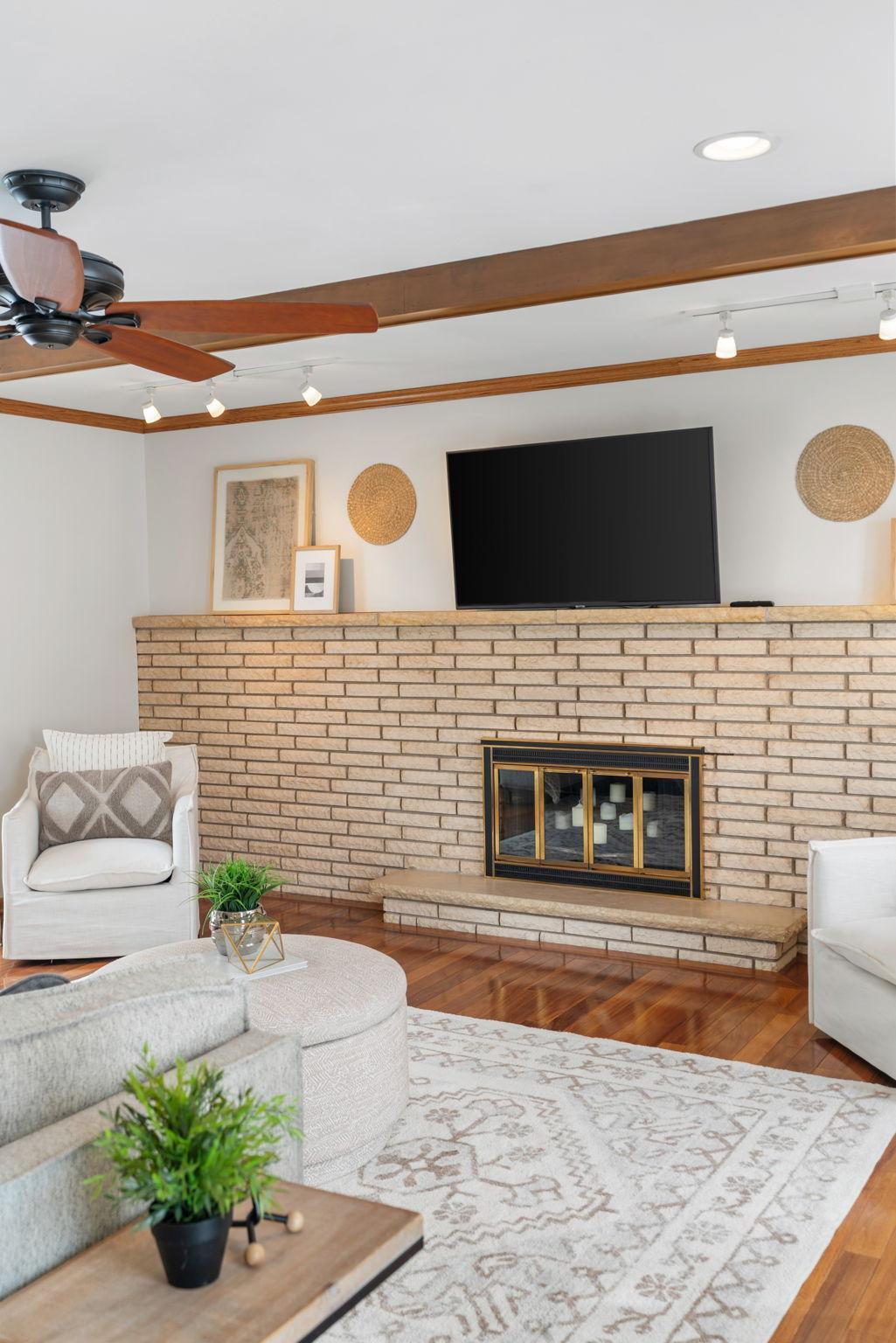 Fantastic TV room updated in 2009