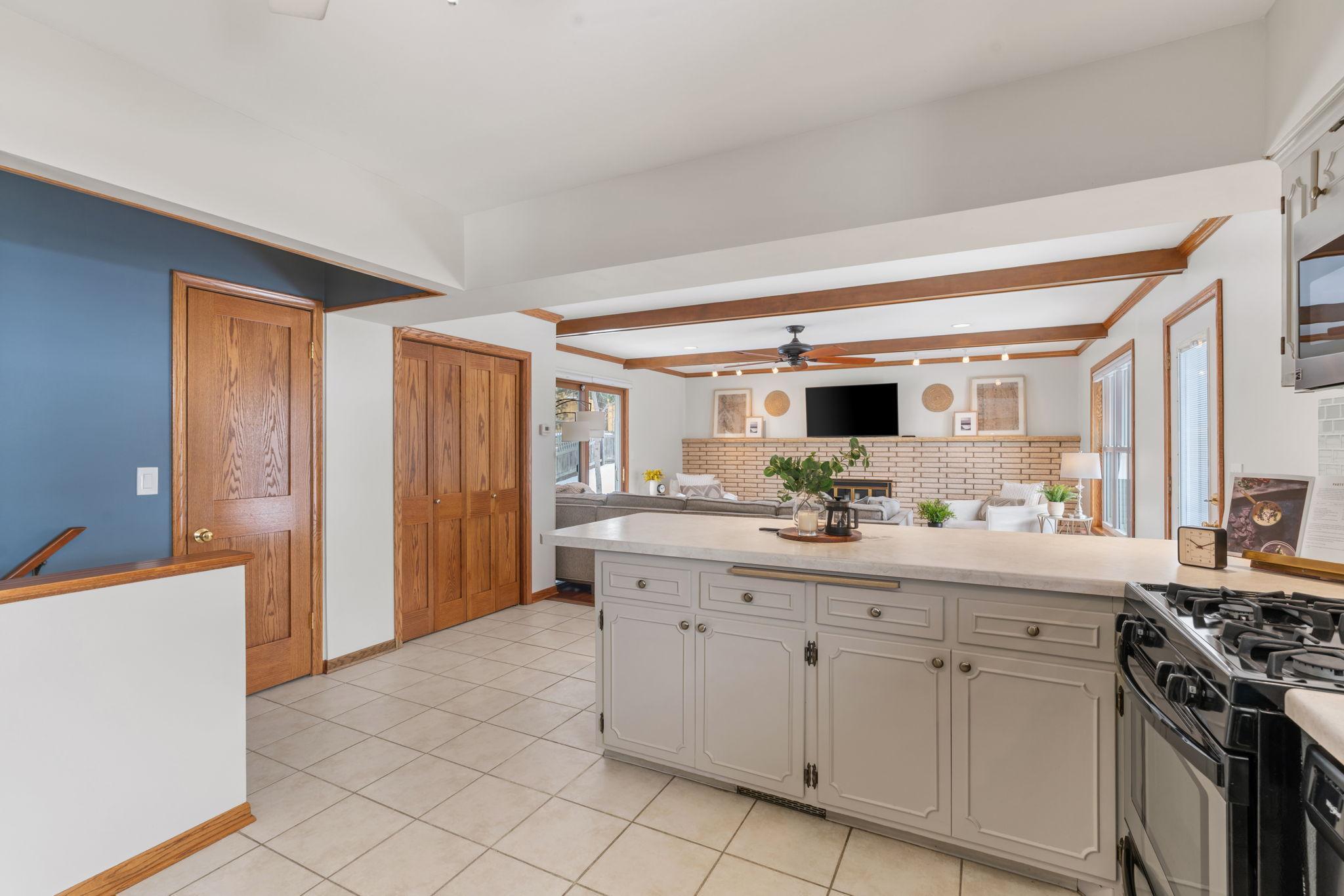 Kitchen refresh (paint - cupboards and walls, new backsplash) 2017)