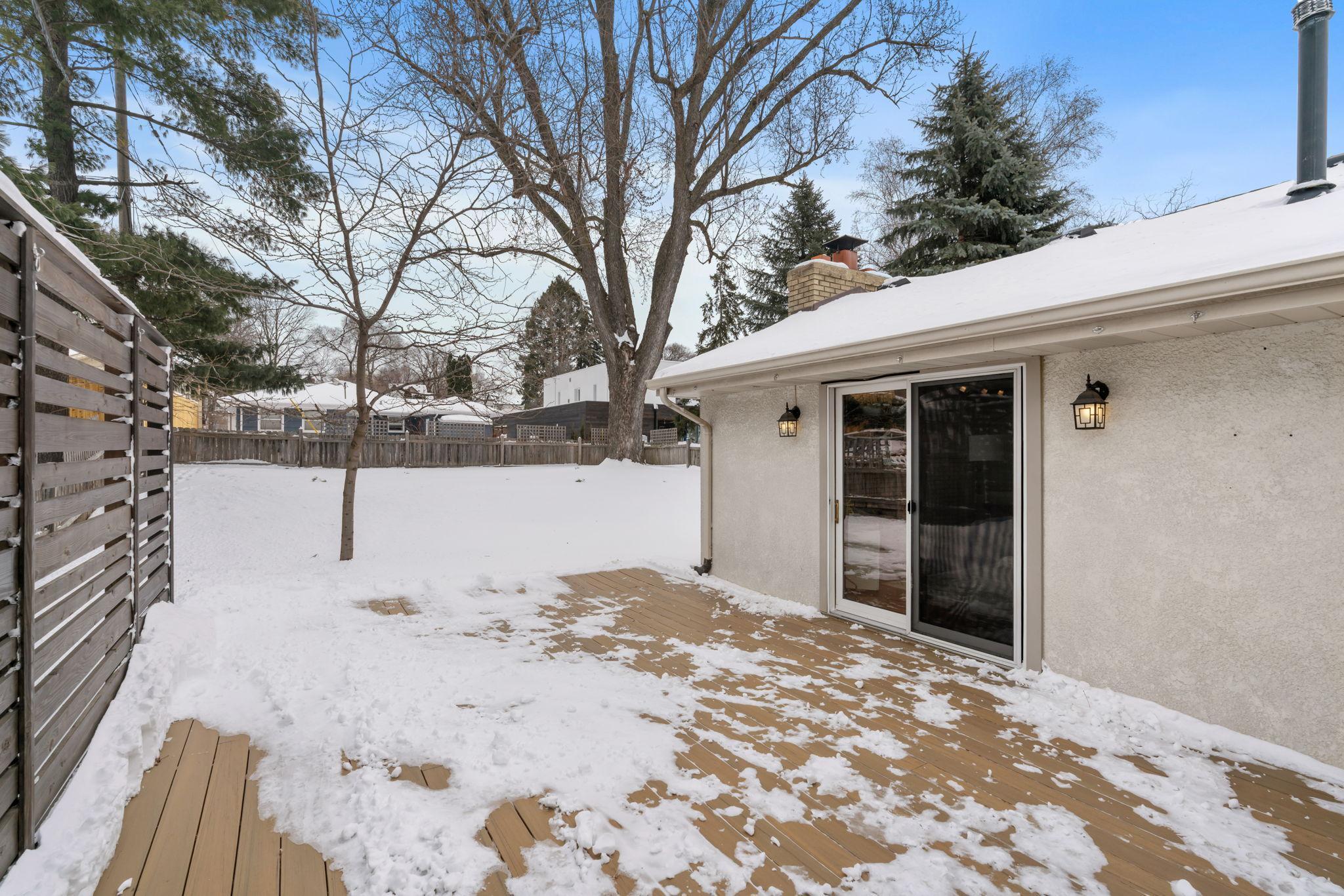 Deck has a sun sail/shade that will stay with the home