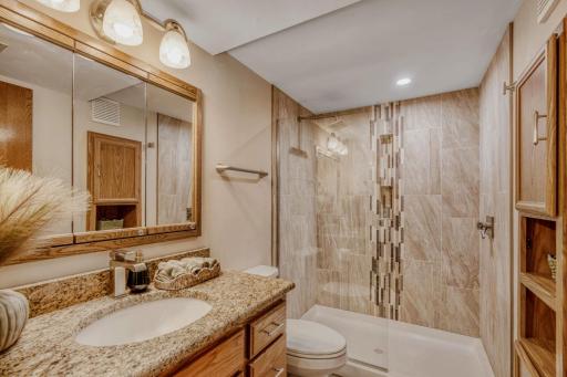 11926 Summerset Lane - Web Quality - 025 - 25 Primary Bathroom.jpg