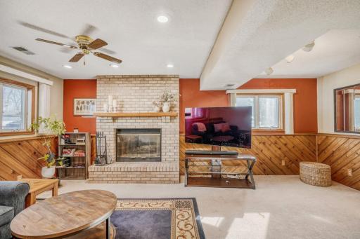 11926 Summerset Lane - Web Quality - 015 - 15 Family Room.jpg