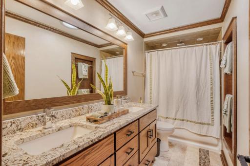 11926 Summerset Lane - Web Quality - 021 - 21 Primary Bathroom.jpg