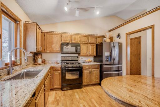 11926 Summerset Lane - Web Quality - 012 - 12 Kitchen.jpg