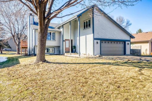11926 Summerset Lane - Web Quality - 001 - 01 Exterior Front.jpg