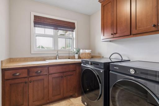 3319 Ridgestone Way, Woodbury, MN 55129