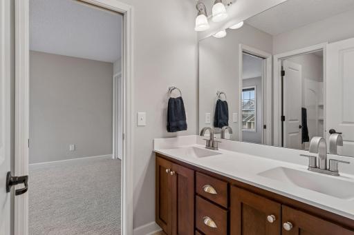 3319 Ridgestone Way, Woodbury, MN 55129