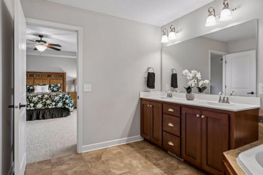 3319 Ridgestone Way, Woodbury, MN 55129