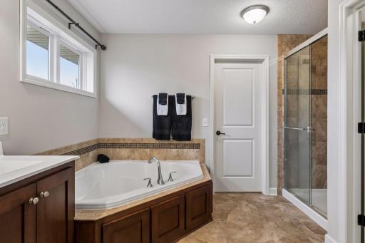 3319 Ridgestone Way, Woodbury, MN 55129