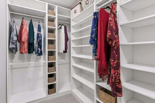 3319 Ridgestone Way, Woodbury, MN 55129