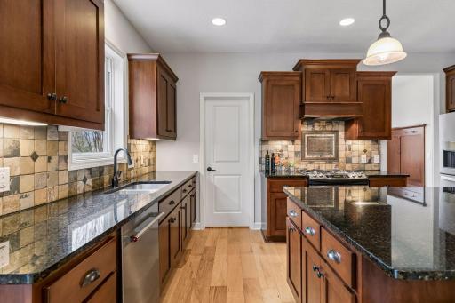 3319 Ridgestone Way, Woodbury, MN 55129