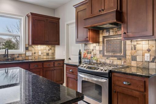 3319 Ridgestone Way, Woodbury, MN 55129