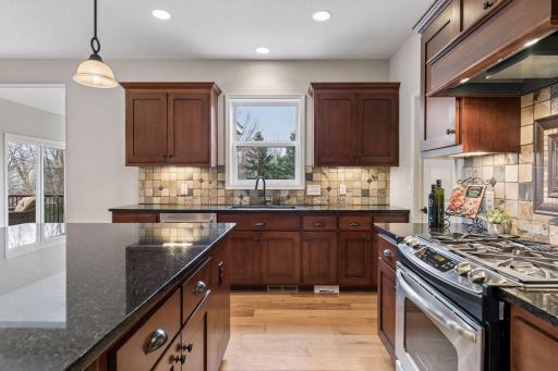 3319 Ridgestone Way, Woodbury, MN 55129