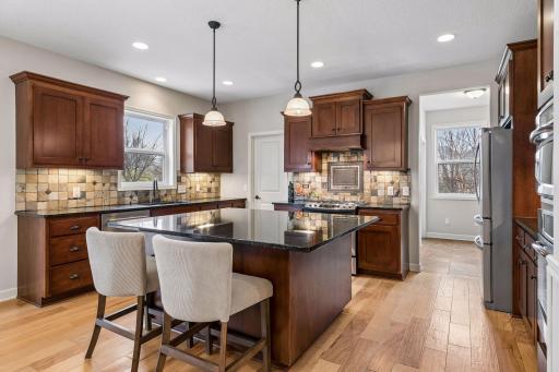 3319 Ridgestone Way, Woodbury, MN 55129