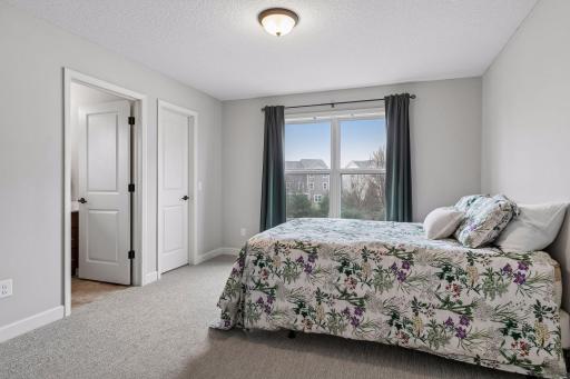 3319 Ridgestone Way, Woodbury, MN 55129