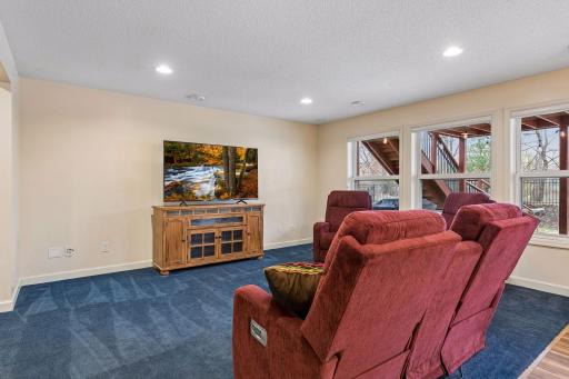 3319 Ridgestone Way, Woodbury, MN 55129