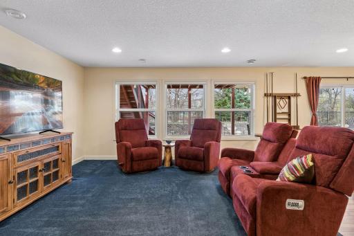 3319 Ridgestone Way, Woodbury, MN 55129