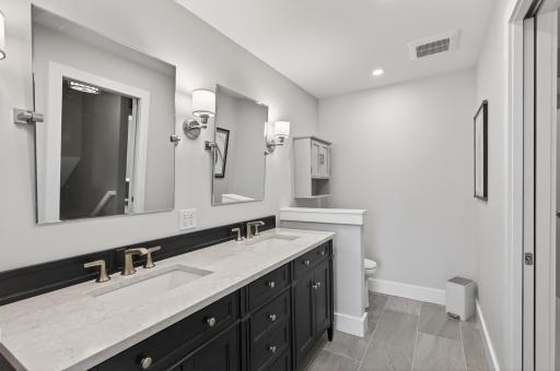 19055 Ridgewood Road, Wayzata, MN 55391