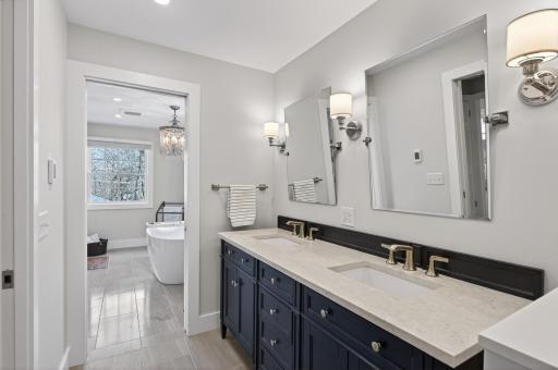 19055 Ridgewood Road, Wayzata, MN 55391