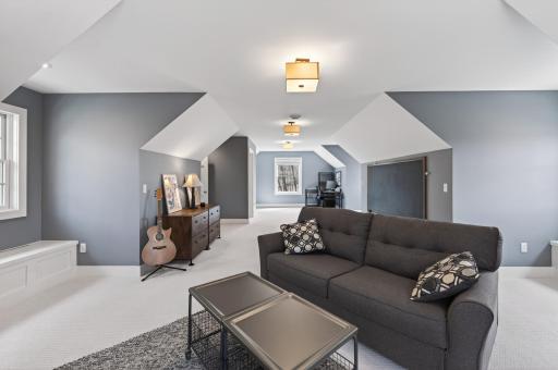 19055 Ridgewood Road, Wayzata, MN 55391