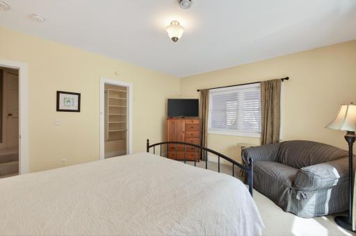 19055 Ridgewood Road, Wayzata, MN 55391