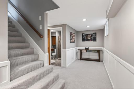 19055 Ridgewood Road, Wayzata, MN 55391